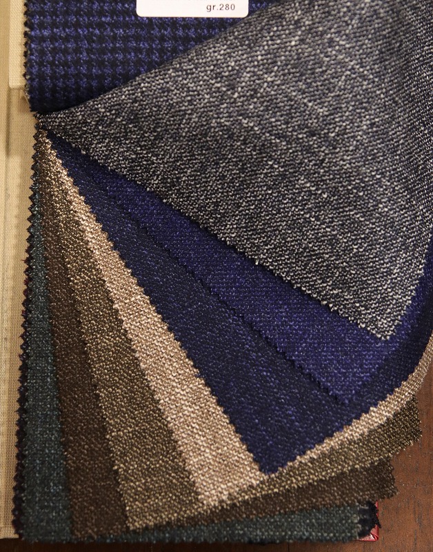 CACCIOPPOLIのWOOL,SILK&CASHMEREできれいなBESPOKE JACKETが CACCIOPPOLIのWOOL,SILK&CASHMEREできれいなBESPOKE JACKETが